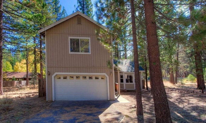 Pioneer Trail Casa | Pine Haven 3 Bedroom Home by RedAwning