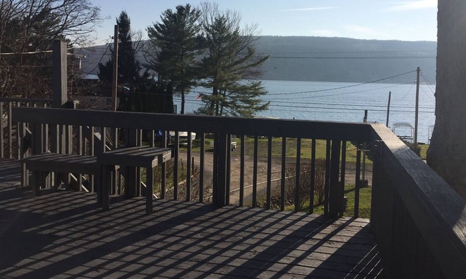 Honeoye Casa | Pine Haven: un hermoso retiro durante todo el año en el lago Honeoye
