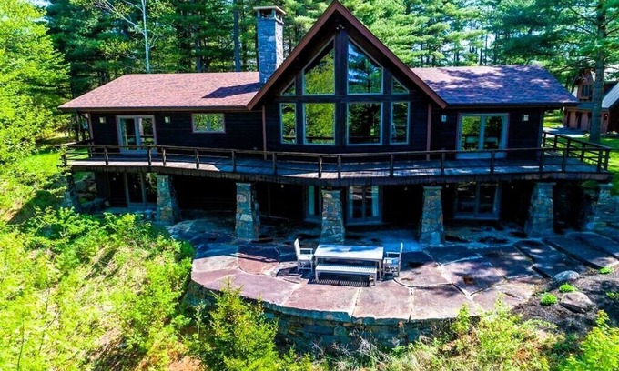 North Pole Casa | Pine Haven Retreat overlooking Whiteface-privacy, amenities & views. Sleeps 8-12