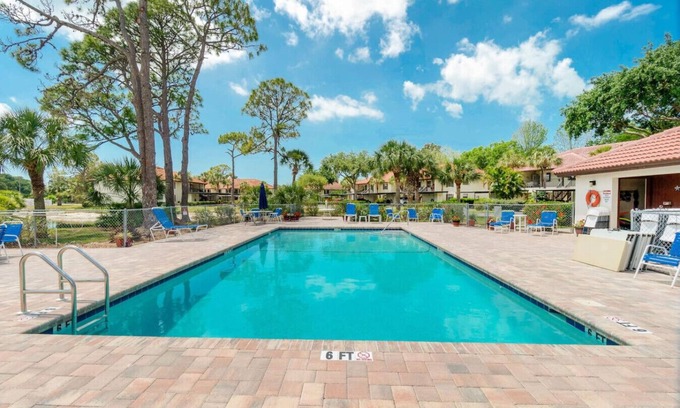 Englewood Casa | Pine Hollow Hacienda