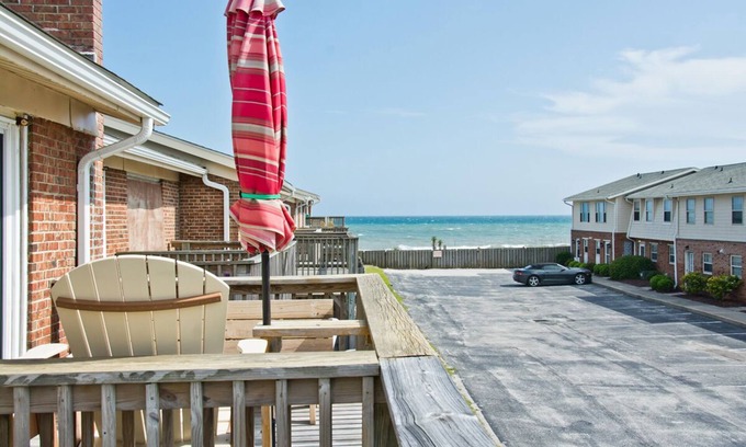 Pine Knoll Shores Casa | Pine Knoll Townes 34, Townhouse with community pool