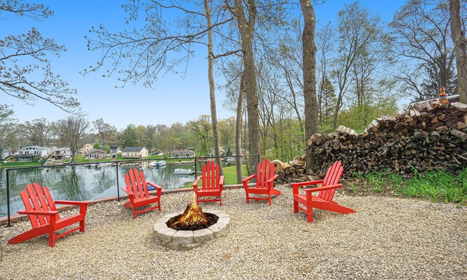 Plainwell Casa | Pine Lake Overlook- Lakeside house, hot tub w/ a view! Pontoon rental options!