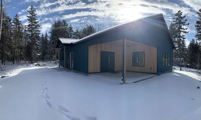 Southwest Harbor Casa | Pine Lodge: 2-bedroom vacation home minutes to Acadia National Park