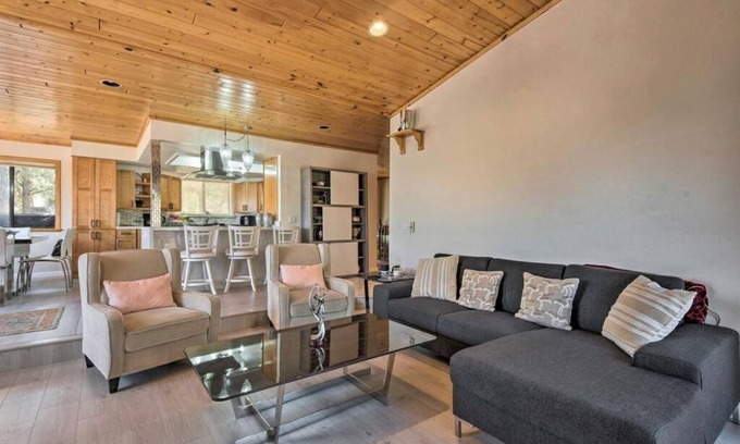 Pine Mountain Club Apartamento | Pine Mountain Club 3-BDR Treehouse Cabin Retreat