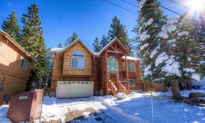 Pioneer Trail Casa | Pine Mountain Paradise 3 Bedroom Home by RedAwning