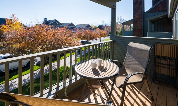 Sisters Condominio | Pine Rest - Escape to this beautiful condo A/C, pet friendly near downtown