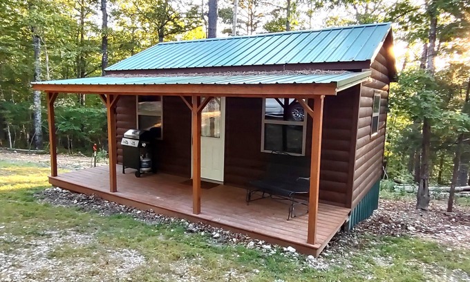 Jasper Cabina | Pine Ridge Cabin - A Cozy Getaway for Two near Jasper AR!