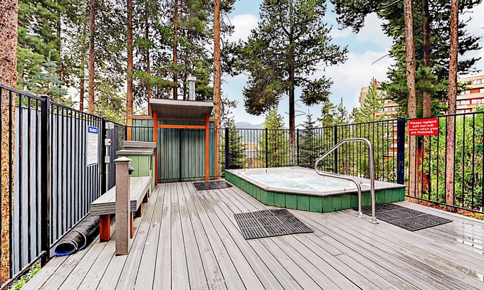 Four O'Clock Complejo | Pine Ridge Condominiums