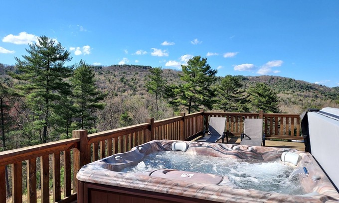 Harper Casa | Pine Ridge Manor-Private Hot Tub, beautiful Hilltop with views
