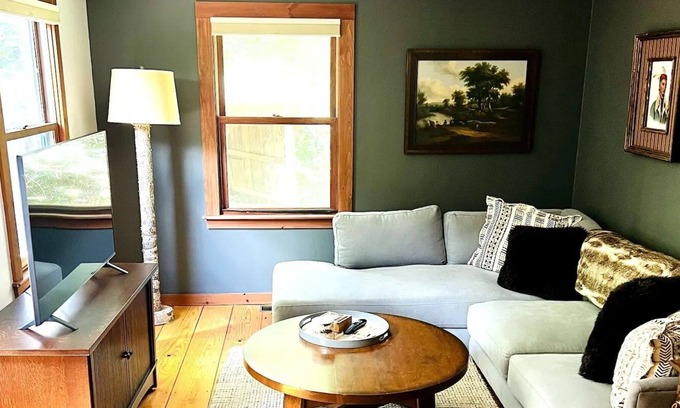 Waterbury Casa | Pine Tree Hideaway - Private Home in the Mad River Valley