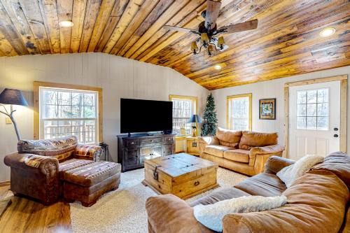 McHenry Casa | Pine Woods Cabin