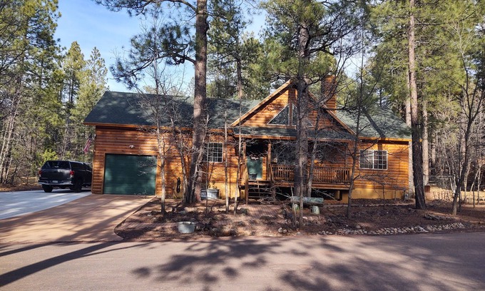 Pinetop Casa | Pinebear - Beautiful Log-sided Home in the Pines