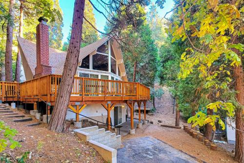 Crestline Casa | Pinecrest Paradise