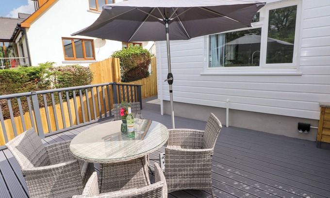 Wiseman's Bridge Cabaña | PINECROFT ANNEX, pet friendly, with a garden in Saundersfoot