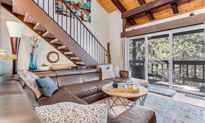 Lake Forest Cabina | Pinegrove by Avantstay Beautiful Villas Condo Just Outside Tahoe City!