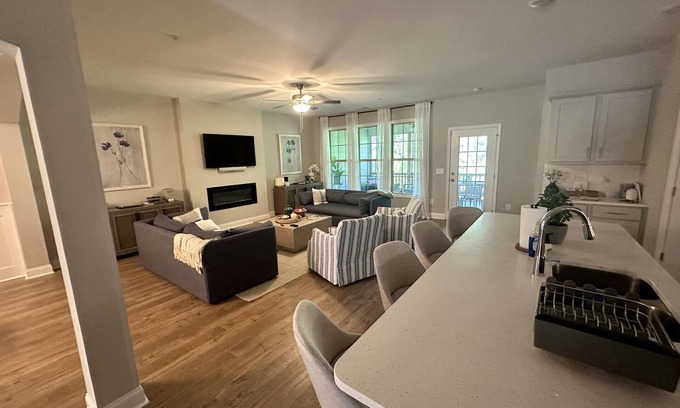 Pinehurst Casa | Pinehurst Modern Luxury Townhome, 7 mins. from U.S. Open, sleeps 6+