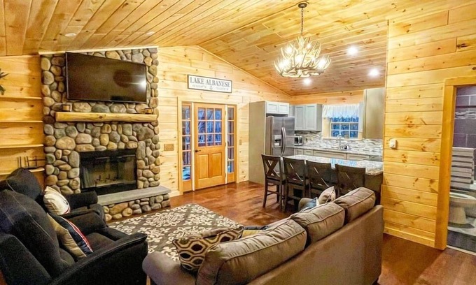West Oneonta Cabina | Pines Luxury Log Cabin Lakefront Kayaks & Hot Tub