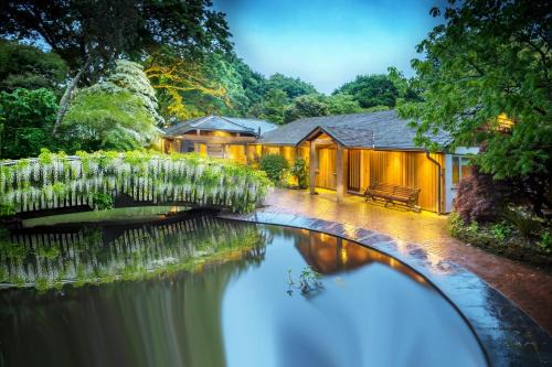 Carlyon Casa | Pinetum Garden Cottages