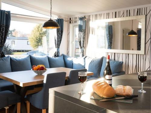 Wells-next-the-Sea Cabina | Pinewoods Saltmarsh Lodge no.2 sleeps 7 – no dogs