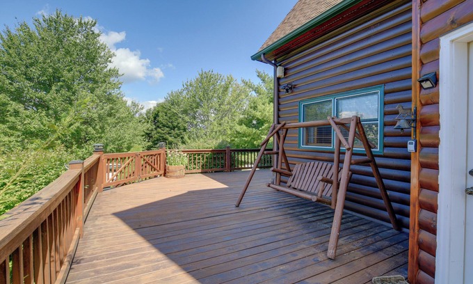 Piney Creek Cabina | Piney Creek Cabin w/ Deck, Grill & Mountain Views!