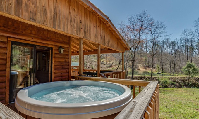 Rutherfordton Cabina | Piney Knob cabina 15 minutos de Lake Lure - 30 minutos para Tiec - Bañera de hidromasaje - Disponible Pond