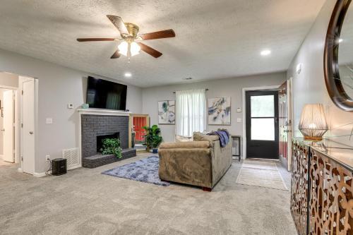 Lithonia Casa | Ping-Pong and Pool Table Peaceful Stonecrest Escape
