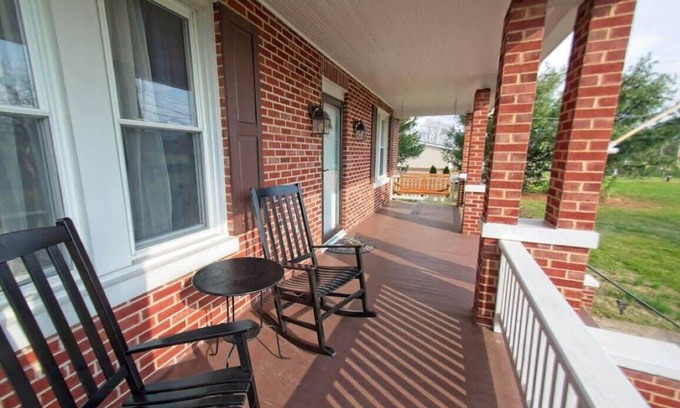 Rileyville Casa | Ping-Pong & Near Caverns - Mtn. Farmhouse