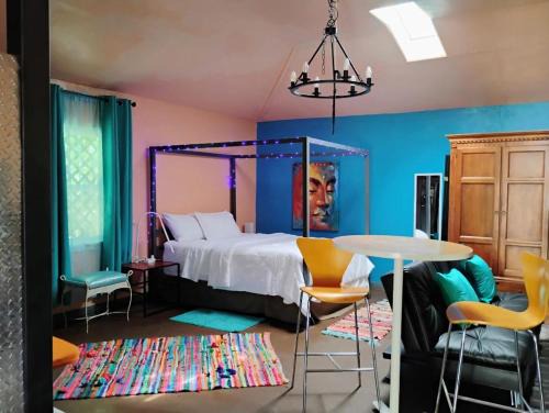 Merced Casa | Ping's Tiny Home self-check in & out private