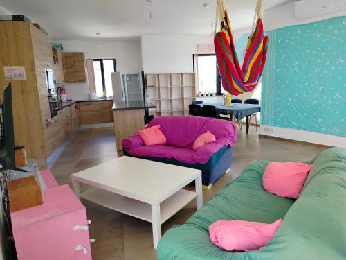 Għadira Apartamento | Pink Fairy Paradise Penthouse, 10mins from the beach