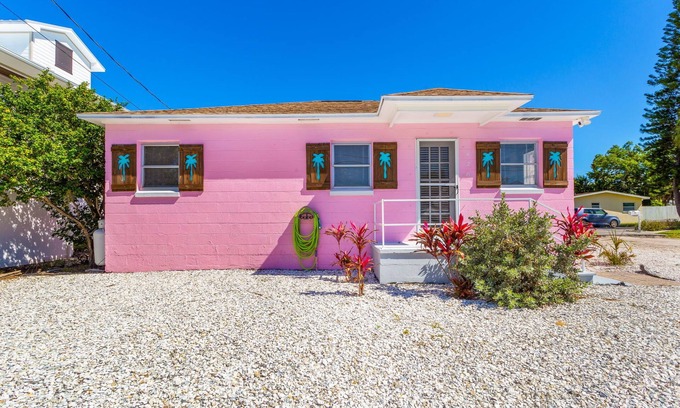 Downtown Dunedin Casa | Pink Flamingo | Dunedin Vacation Rental
