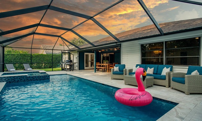 Bonita Springs Villa | Pink Palm Villa~Heated Salt Pool~5 min to beach