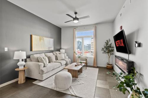 Rogers Casa | Pinnacle Heights 2Bdrm 3rd flr Near Walmart Amp Pool Fitness Center Yoga Studio Dog Spa