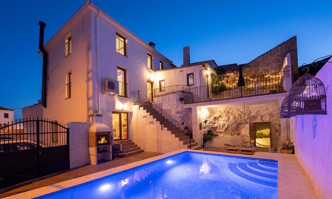 Alcala la Real Chalet De Esquí | Pintoresco Alojamiento Rural La Camarilla