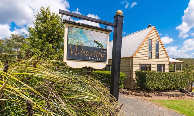 Possum Brush Casa | Pioneer cottage with panoramic valley views.