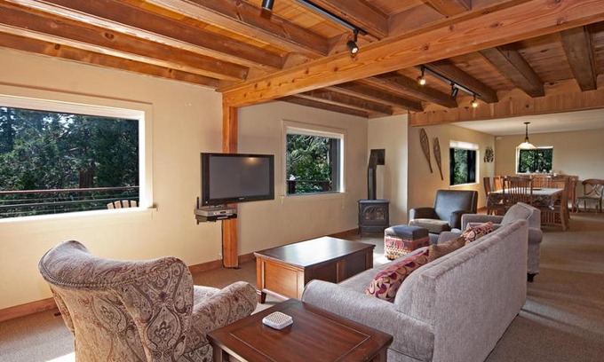 Bunker Tract Casa | Pioneer Lake View- 4BR Easy Walk to Town Private Hot Tub - Sleeps 11