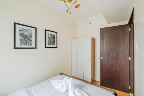 Barangka Ilaya Hotel | Pioneer Woodlands Tower 5 Unit 33-Q