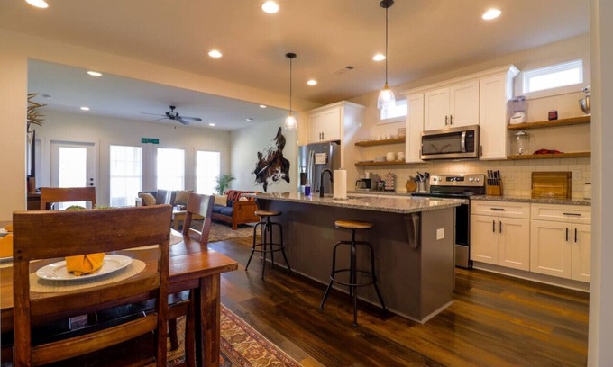 Auburn Casa | Piper on the Plains: Near Campus