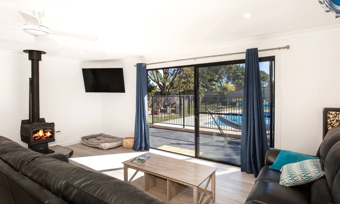 Culburra Beach Casa | Pipers Spot - Pet Friendly - Fireplace with Swimming Pool