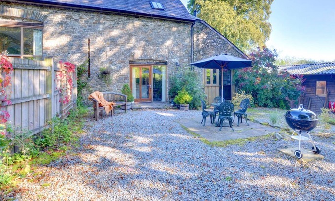 Pumpsaint Casa | Pipistrelle in the beautiful Llanwrda