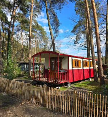 Lanaken Chalet De Esquí | pipowagen met prive Hot tub