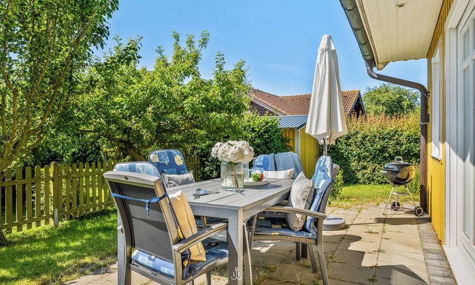 Kronsgaard Casa | Pippilotta - fireplace, Finnish sauna, shower, terrace, dryer, parking space