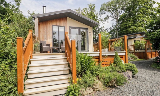 Allithwaite Cabaña | PIPPIN LODGE, pet friendly, with open fire in Cartmel