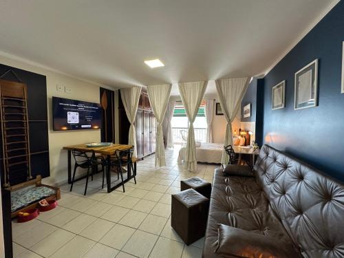 Parque das Palmeiras Apartamento | Pirata's Shopping Studio 302 com Vista Deslumbrante e Estacionamento