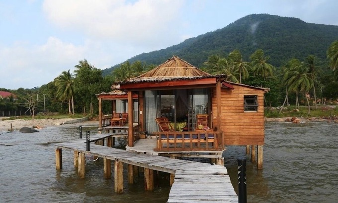 Ham Ninh Cabaña | Pirate Guesthouse-private beach-Resort Access