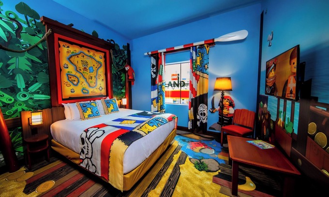 Winter Haven Hotel | Pirate Island Hotel: Splashy Pirate Adventure, Playgrounds, Near Legoland