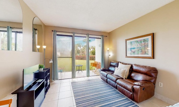 Fort Walton Beach Hotel | Pirates Bay A102