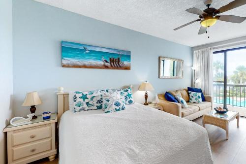 Fort Walton Beach Hotel | Pirates Bay A215