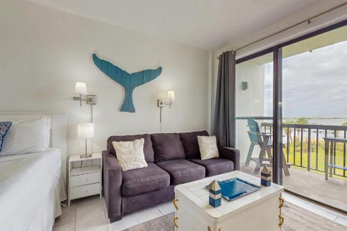 Fort Walton Beach Hotel | Pirates Bay A303