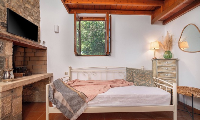 Kos Casa | Pirgali Stone House! a romantic Greek House with all hotel amenities!