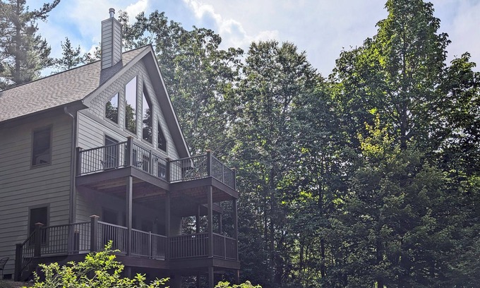 Newland Cabina | Pisgah Forest: 3 BR/3BA, Hot Tub, Wood Stove, Patio, Firepit, Grill, EV Charger